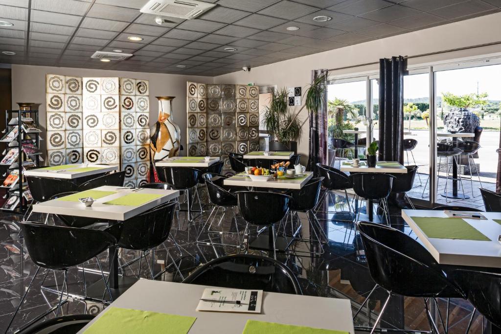 Le Ya'Tis Hotel Saint-Laurent-des-Arbres Ngoại thất bức ảnh