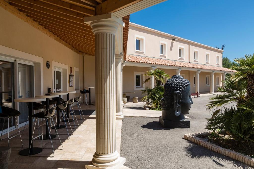 Le Ya'Tis Hotel Saint-Laurent-des-Arbres Ngoại thất bức ảnh