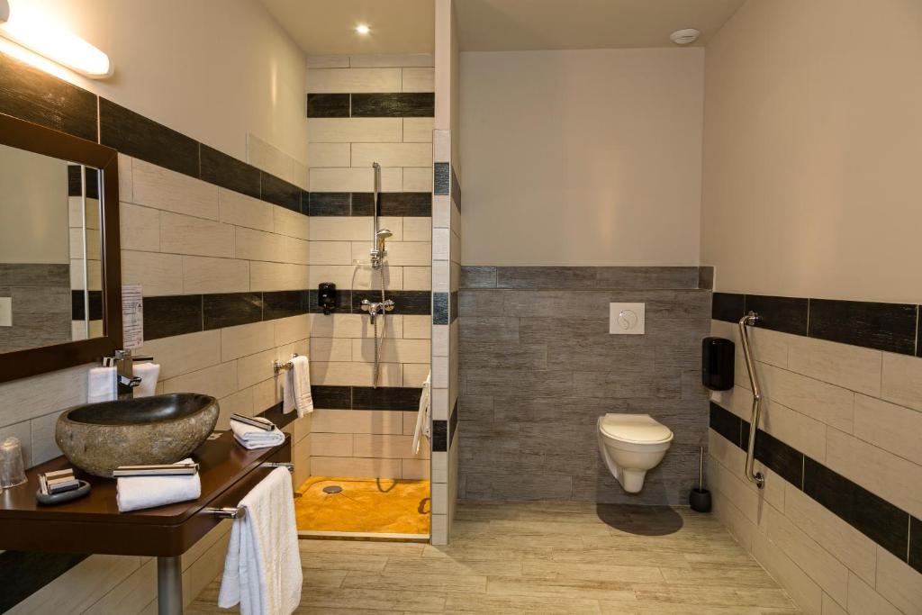 Le Ya'Tis Hotel Saint-Laurent-des-Arbres Ngoại thất bức ảnh