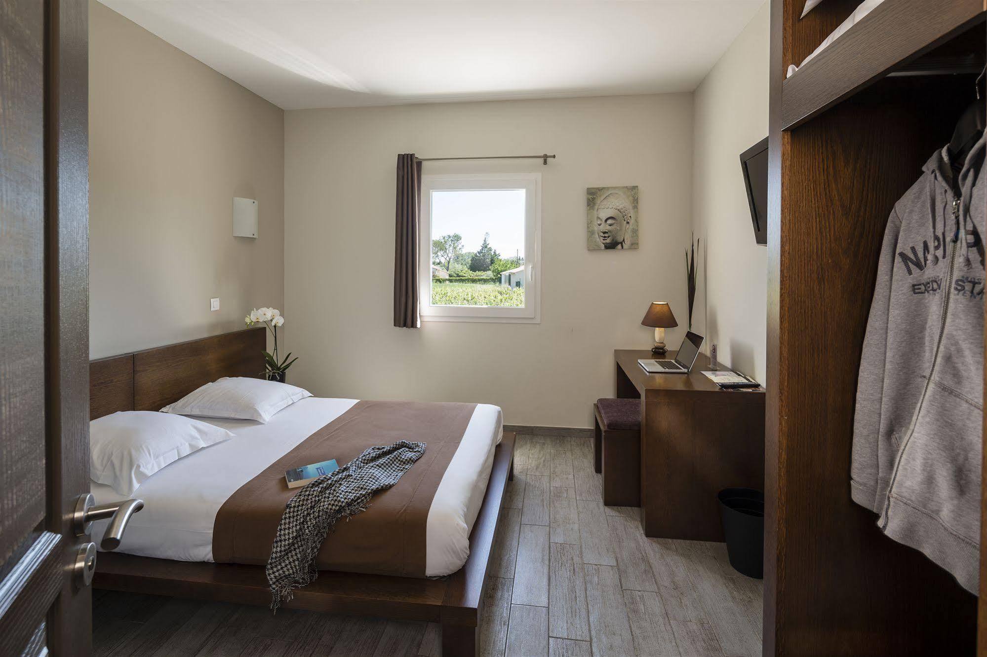 Le Ya'Tis Hotel Saint-Laurent-des-Arbres Ngoại thất bức ảnh