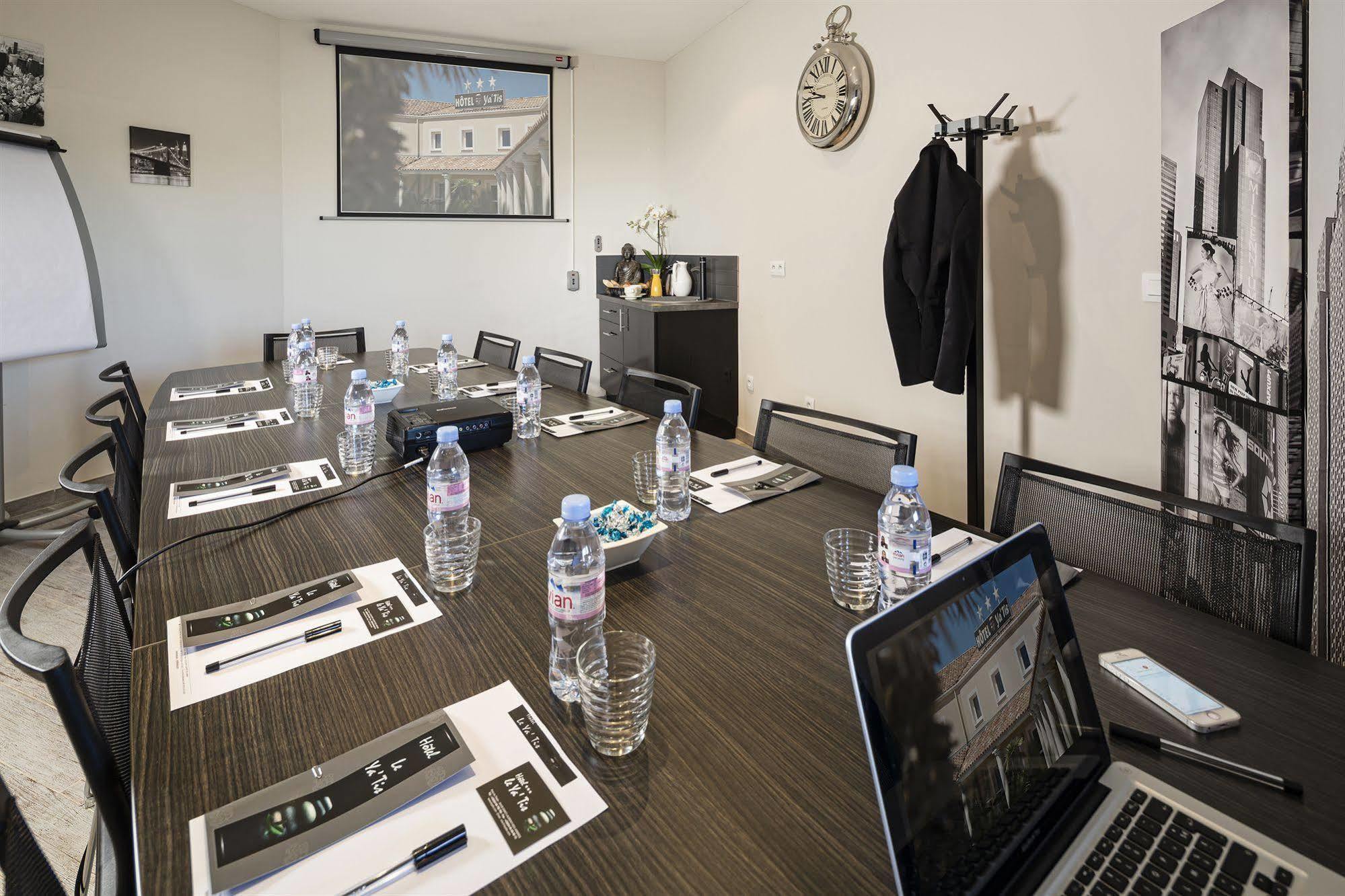 Le Ya'Tis Hotel Saint-Laurent-des-Arbres Ngoại thất bức ảnh