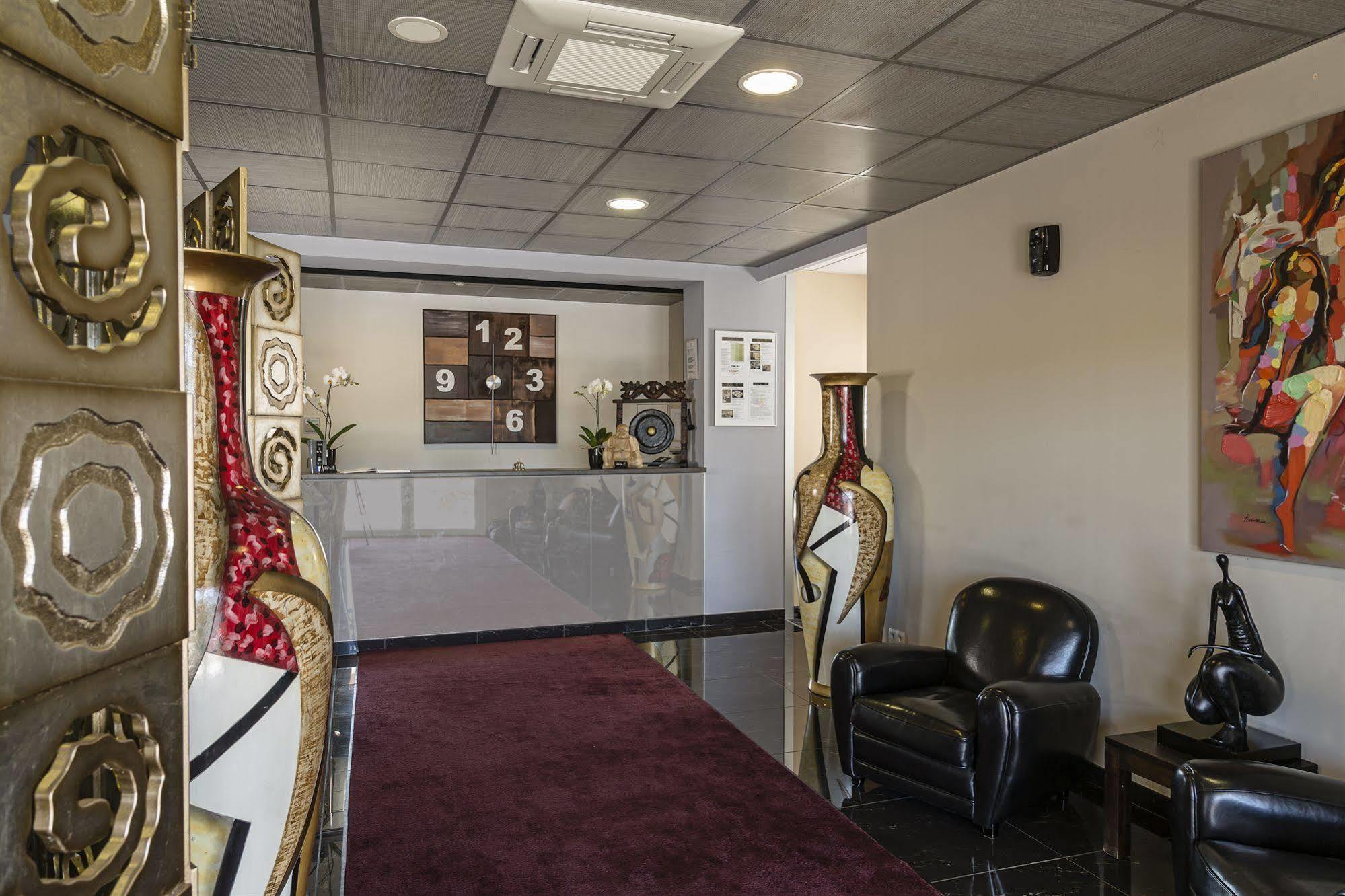 Le Ya'Tis Hotel Saint-Laurent-des-Arbres Ngoại thất bức ảnh