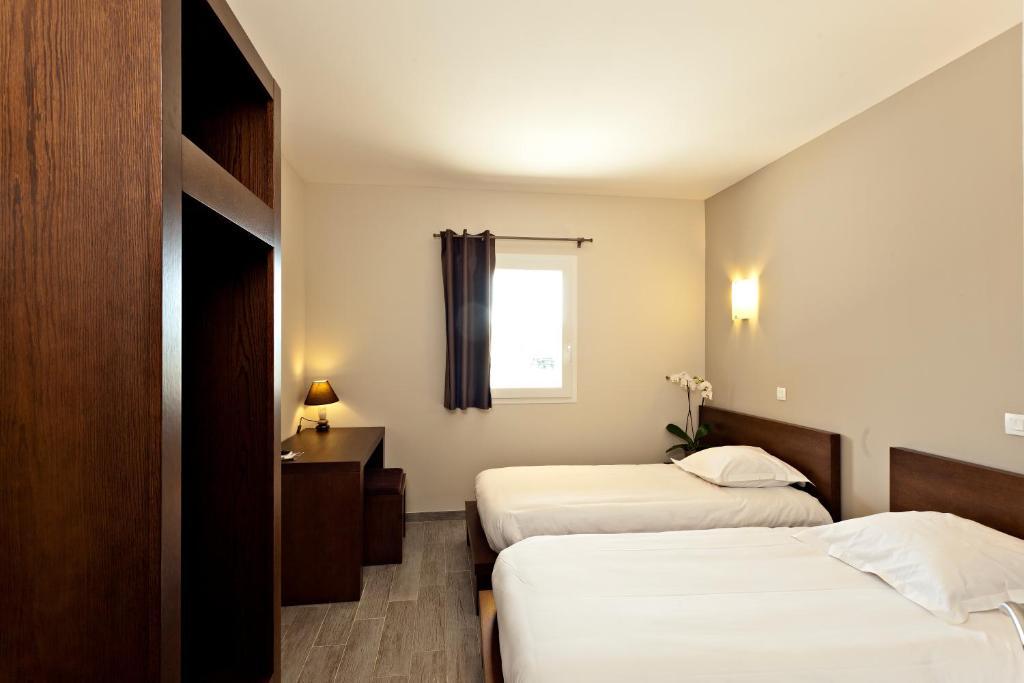 Le Ya'Tis Hotel Saint-Laurent-des-Arbres Phòng bức ảnh